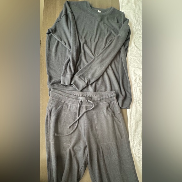 Alo Soho Set Anthracite gray  Super Cute & Comfy. Sold as set. Trending style. - Picture 7 of 8